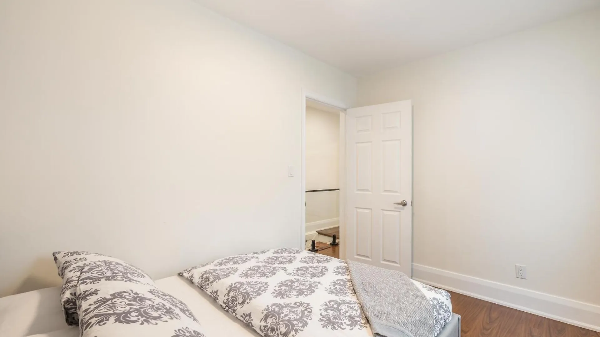 Designer 3Br & 2Wr Townhouse Apartment Toronto