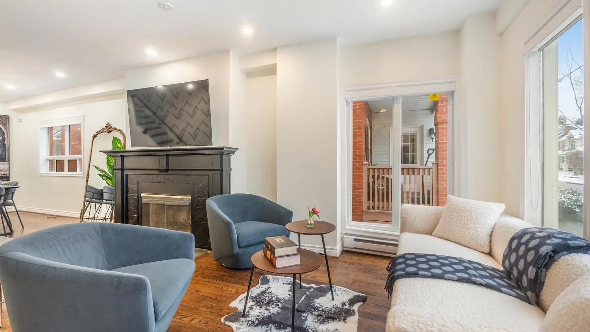 Designer 3Br & 2Wr Townhouse Apartment Toronto Canada
