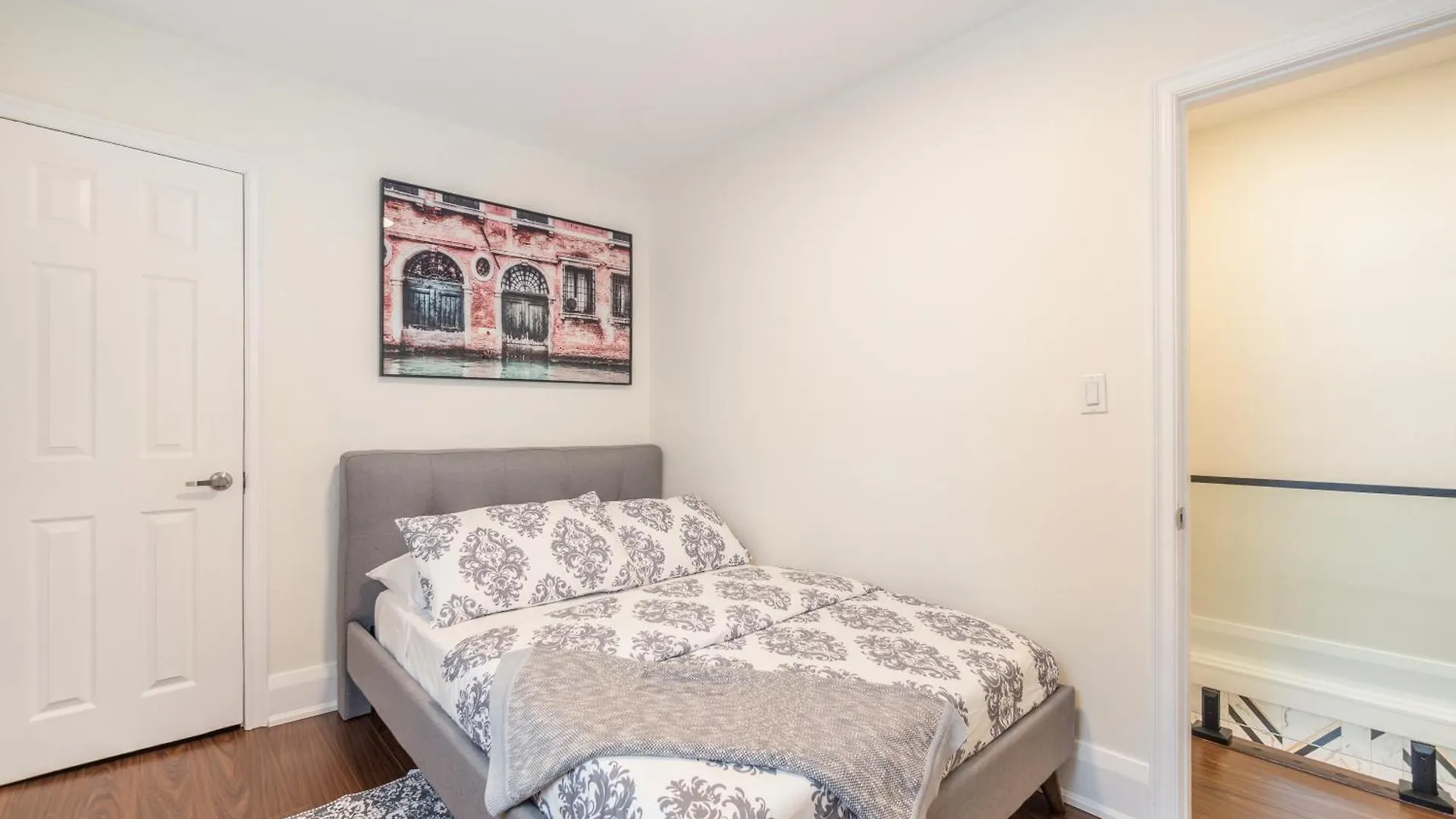 Designer 3Br & 2Wr Townhouse Apartment Toronto Canada