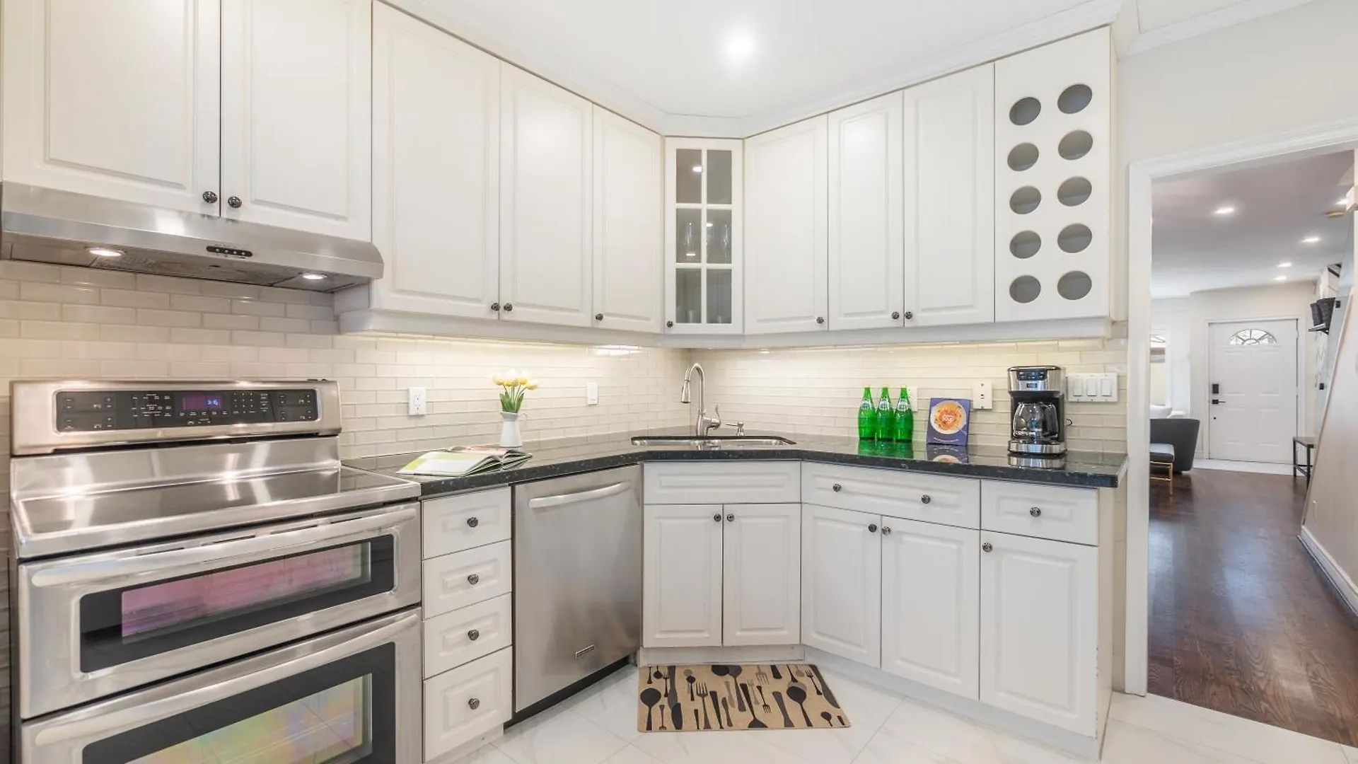 Designer 3Br & 2Wr Townhouse Apartment Toronto